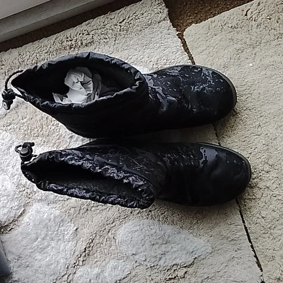 Bogs Black Camouflage 9 Women's Winter Boots NWOT - Picture 11 of 15